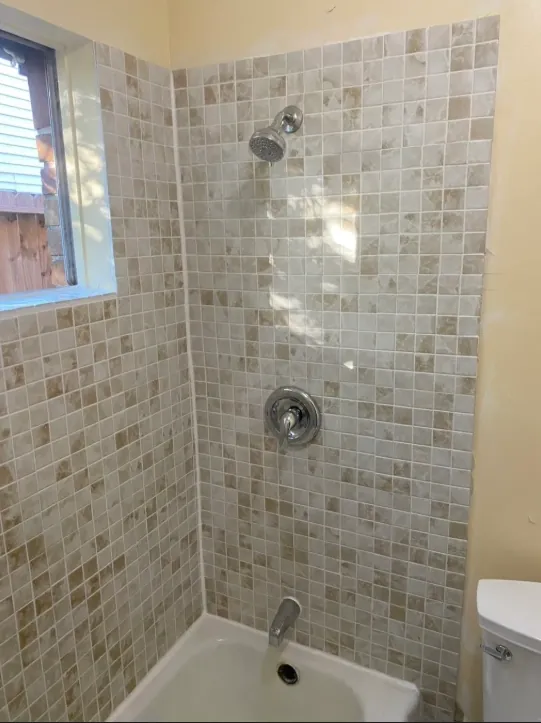 Small square-tile bathtub surround